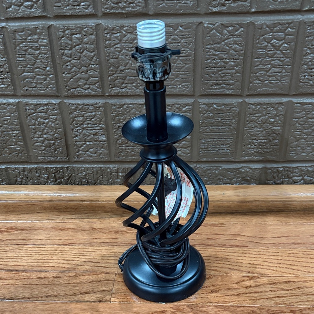 Elegant Black Metal Table Lamp